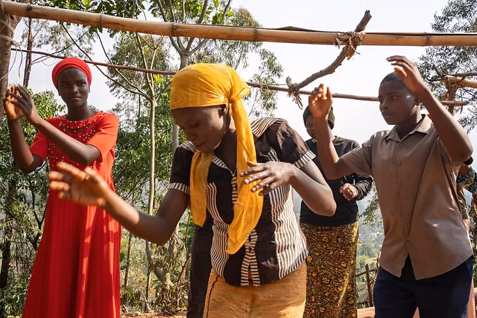 Rencontre communautaire avec des personnes âgées soutenues par Wazee Wetu Wawe